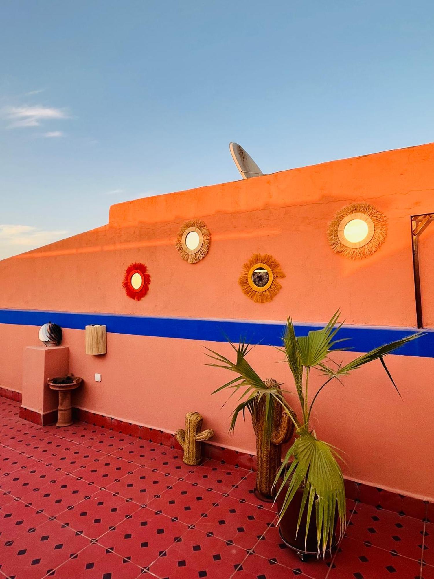 With Ac, Patio And Rooftop Climatise Avec Patio Et Toit Terrasse 公寓