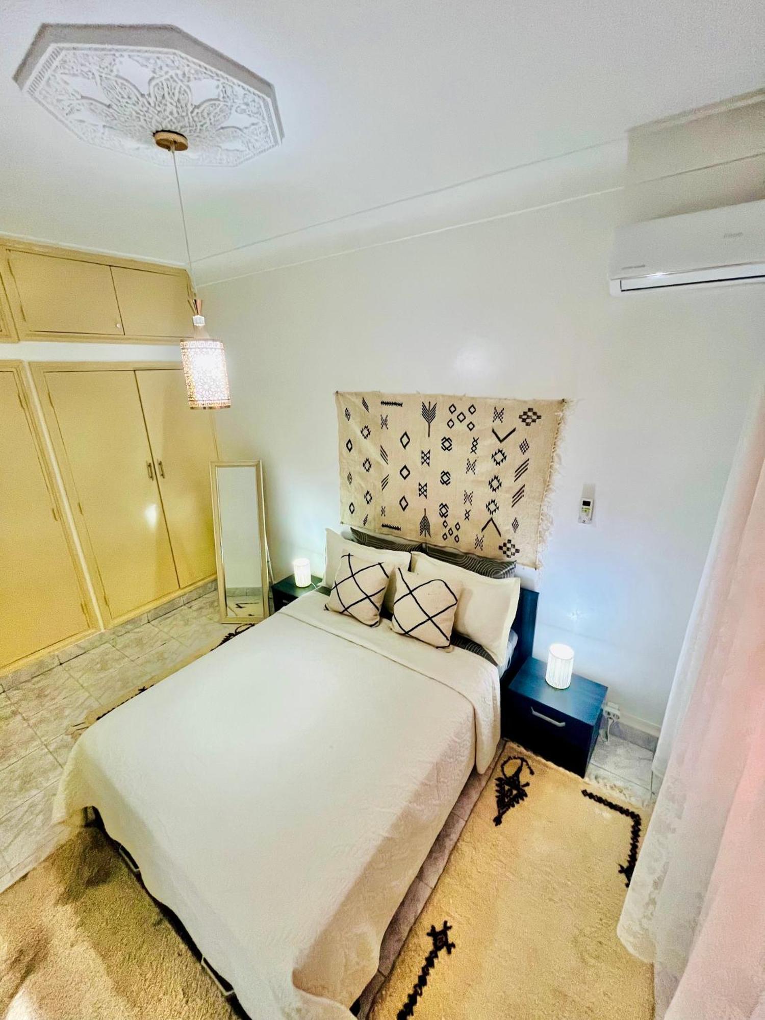 Appartement With Ac, Patio And Rooftop Climatise Avec Patio Et Toit Terrasse *