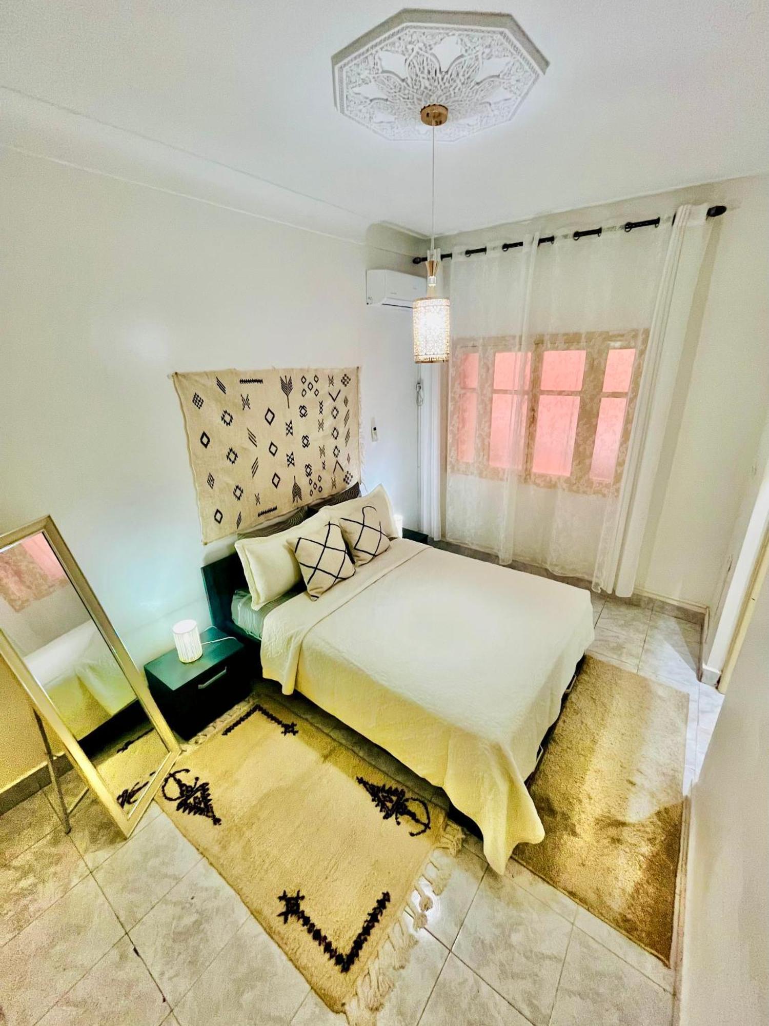 Appartement With Ac, Patio And Rooftop Climatise Avec Patio Et Toit Terrasse *