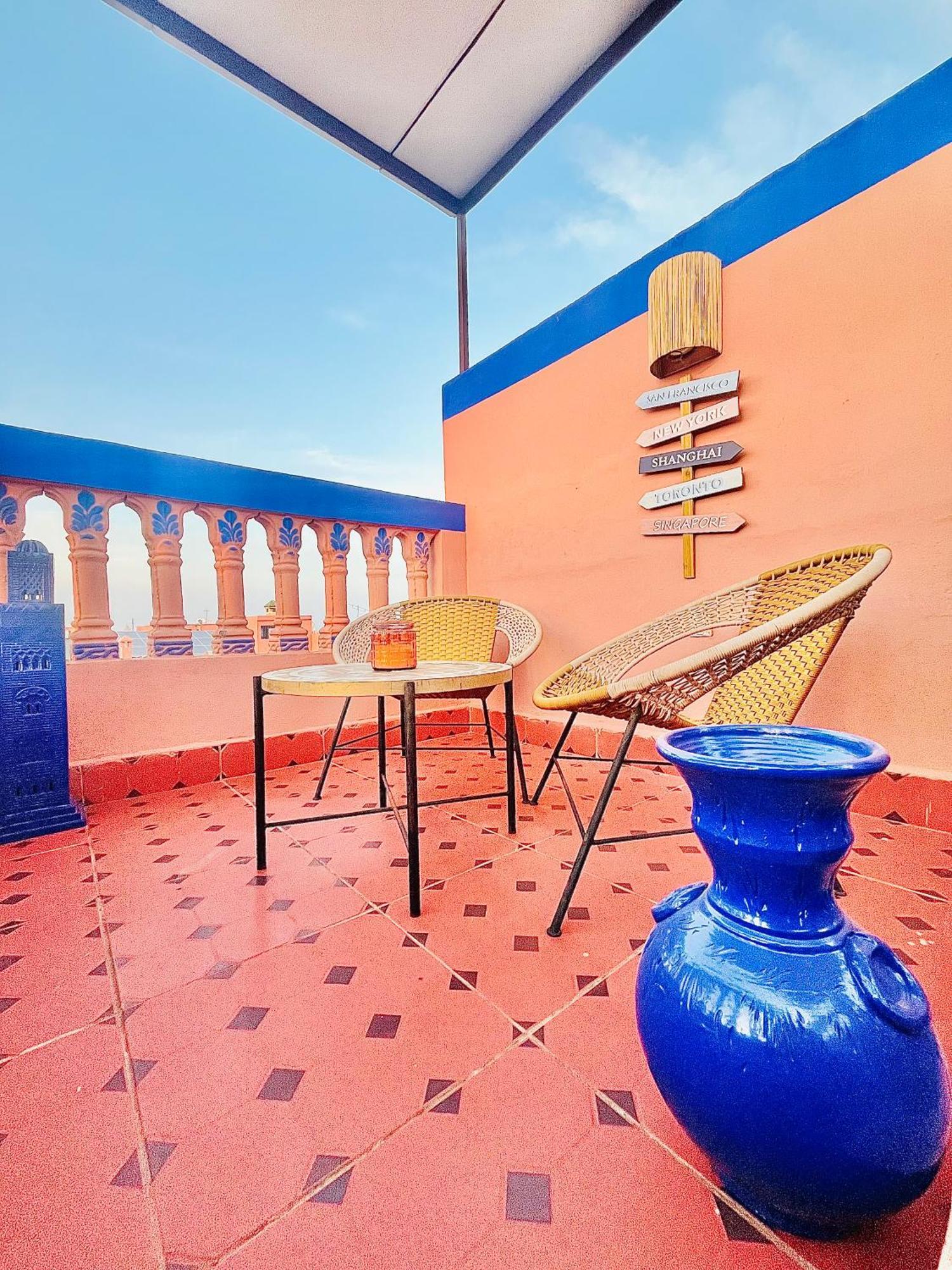 With Ac, Patio And Rooftop Climatise Avec Patio Et Toit Terrasse Appartement